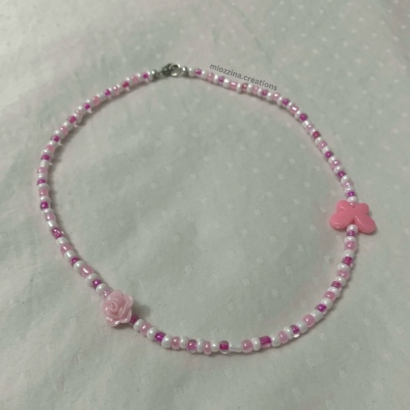 5/$20 ENTIRE SHOP CLEARANCE Rose beaded necklace 🩷 pink aesthetic - Picture 1 of 1